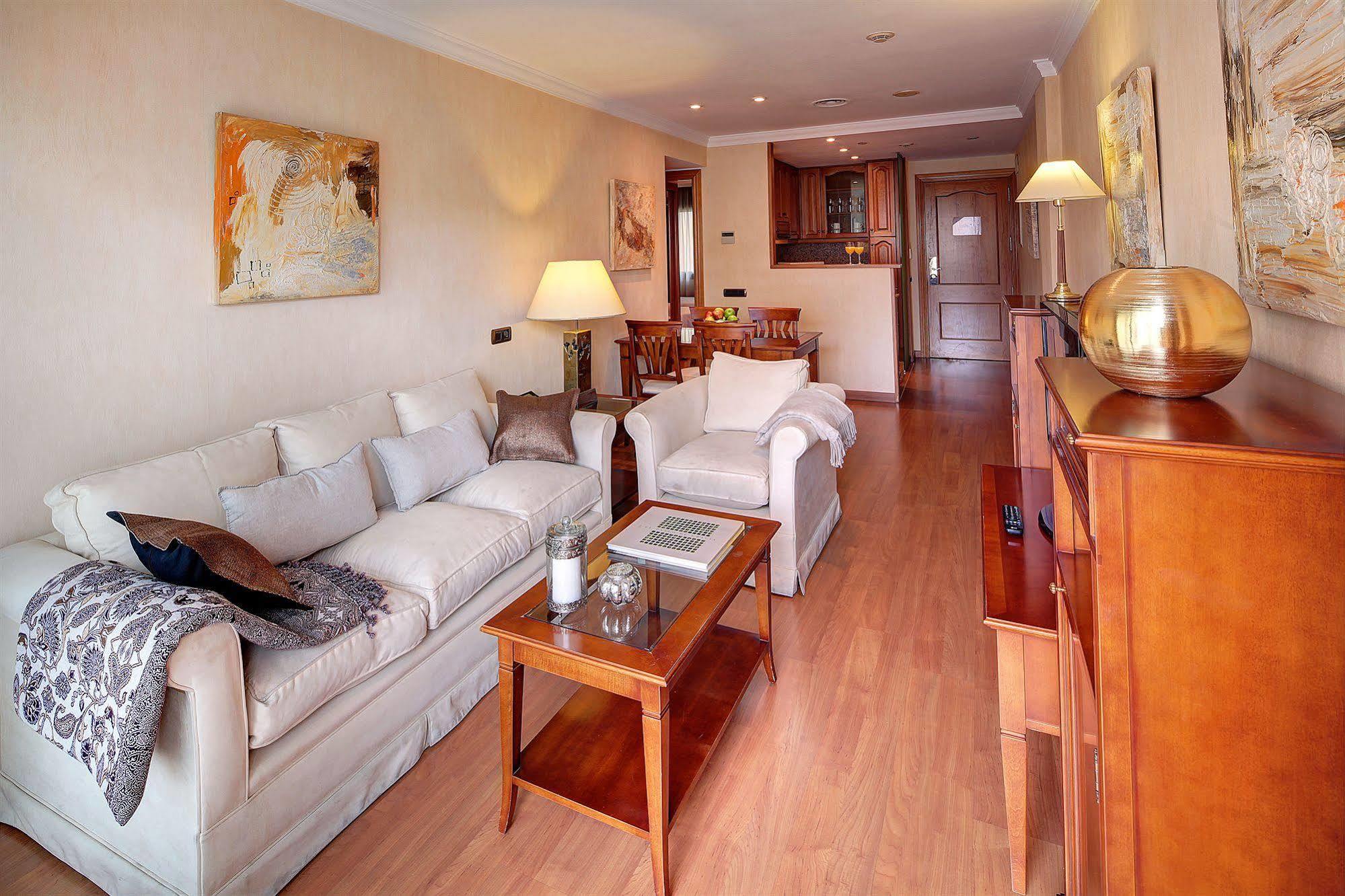 Apartaments-Hotel Hispanos 7 Suiza Barcelona Exterior photo