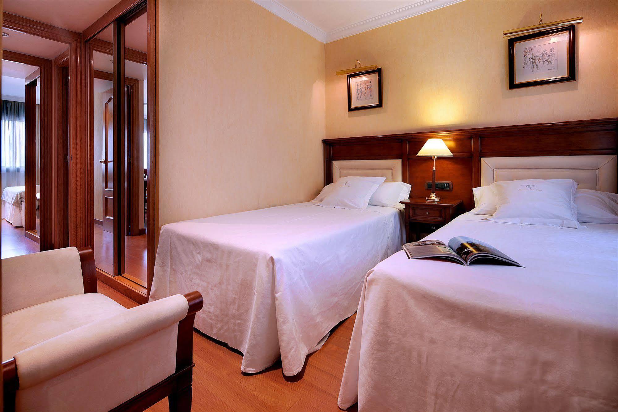 Apartaments-Hotel Hispanos 7 Suiza Barcelona Exterior photo